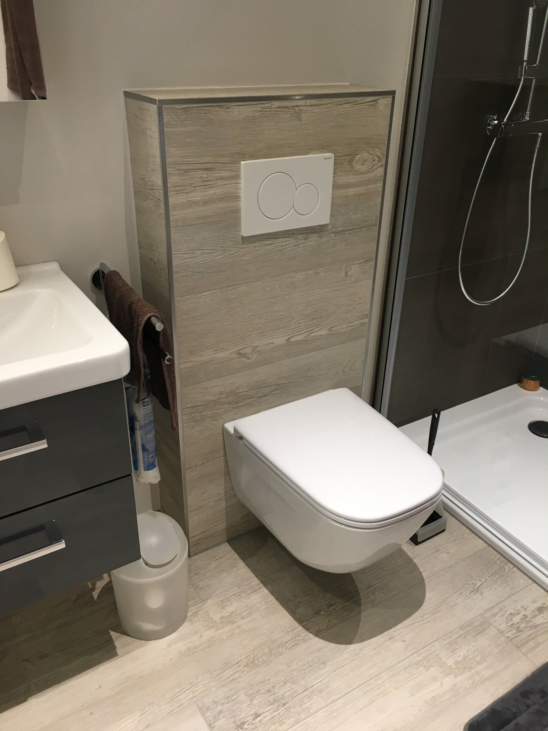 toilettes carrées