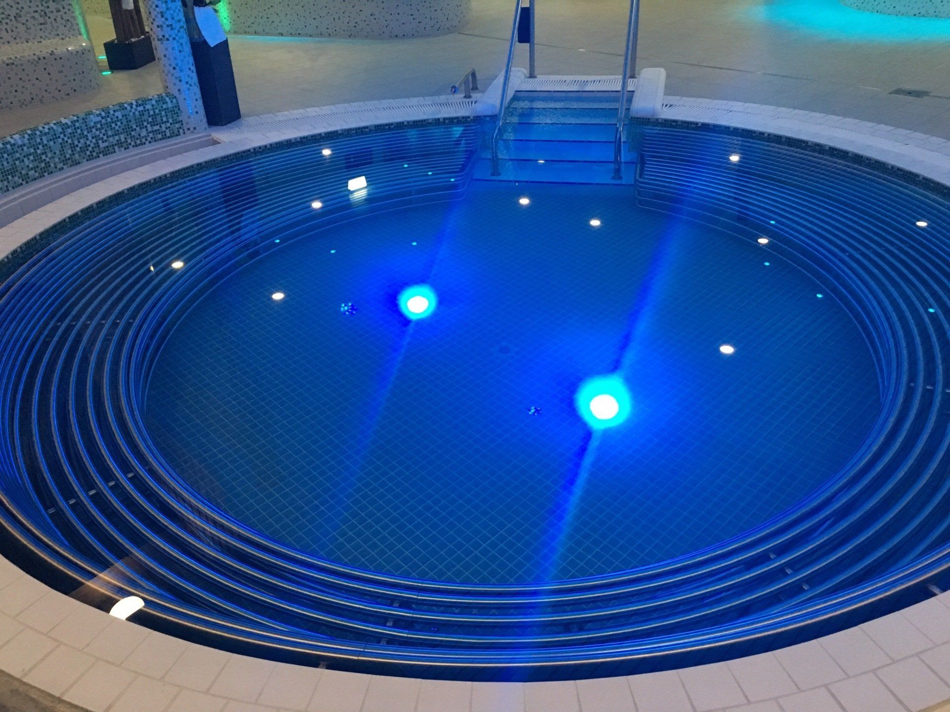 bassin rond bleu