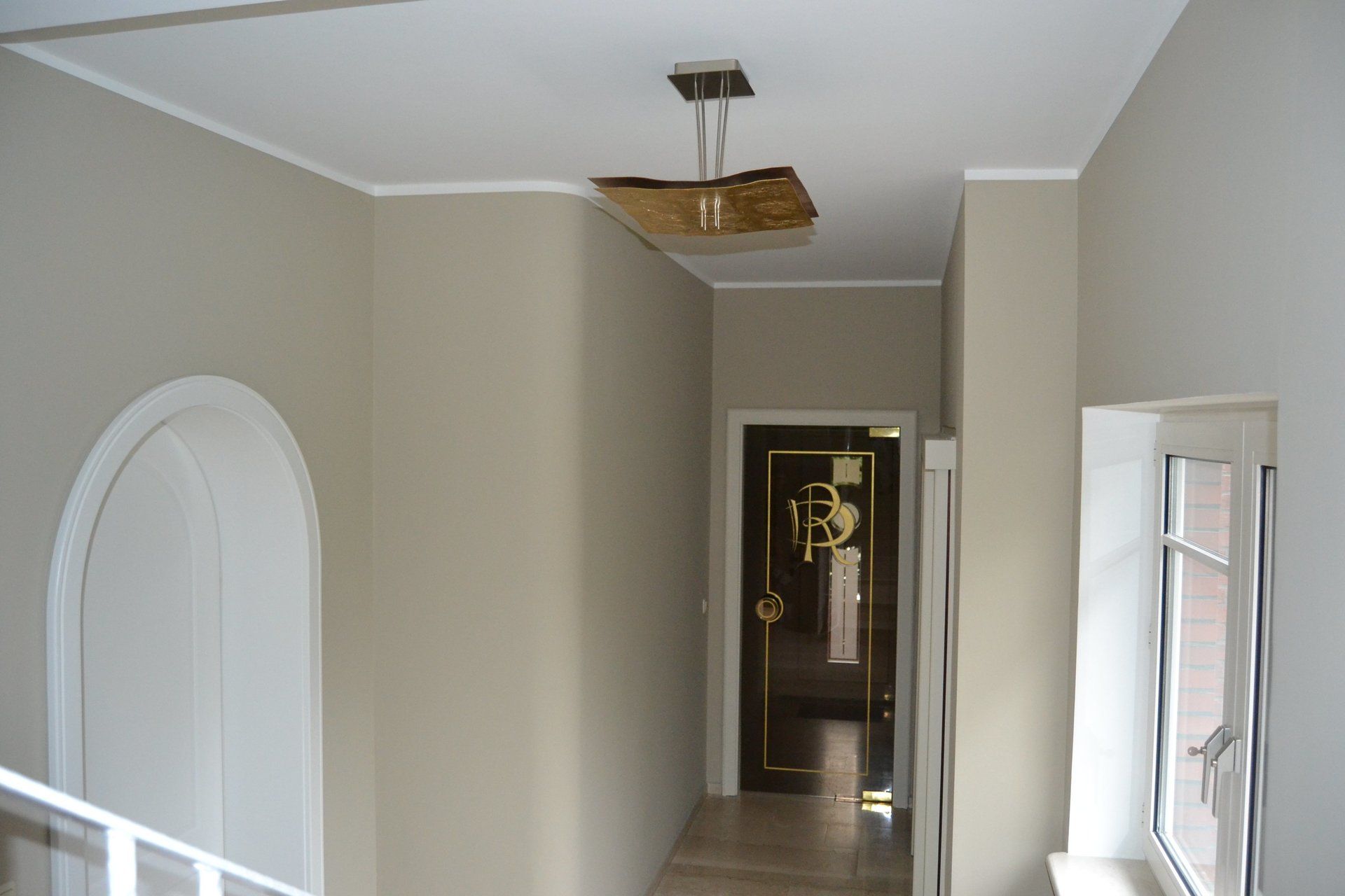 Beige gestrichener Hausflur