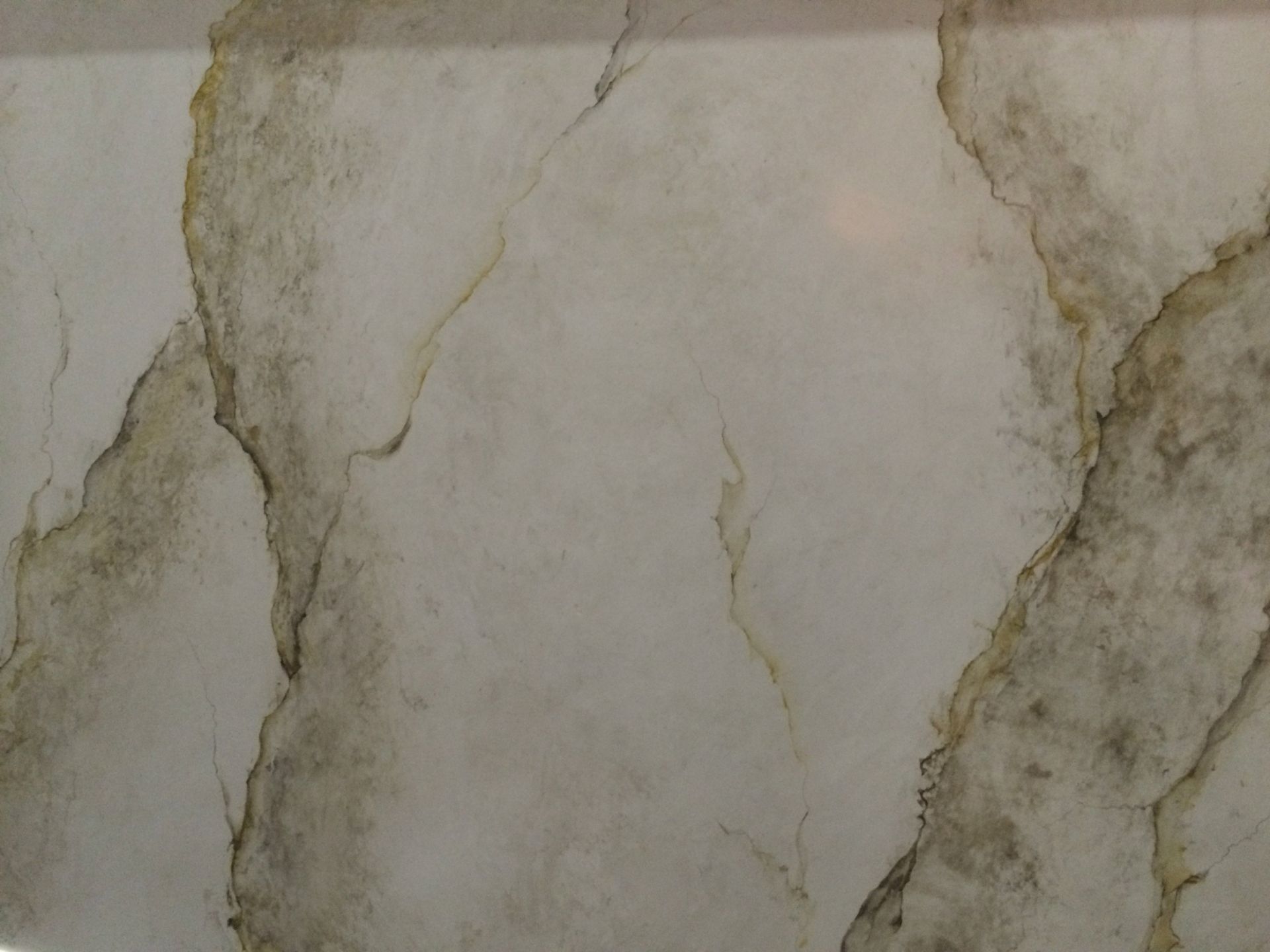 Weiße Marmorimitation