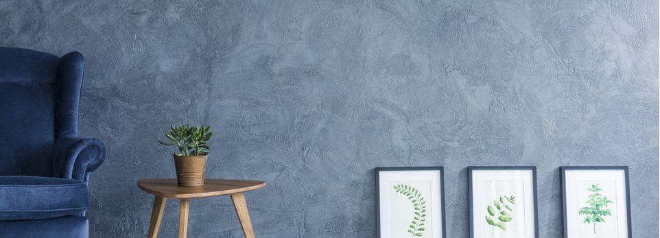 Graue Wand mit Wischtechnik