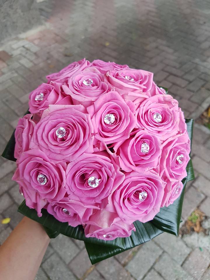 bouquet di rose rosa e Swarovski