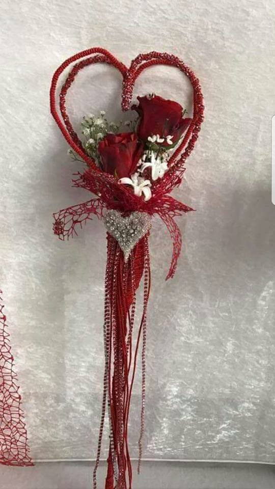 decorazione con rosa rossa per San Valentino