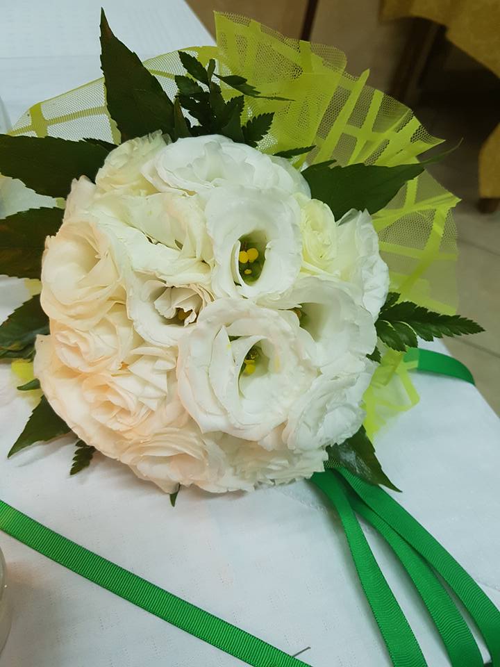 bouquet di rose bianche