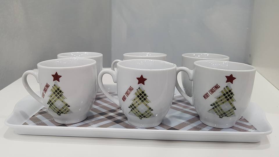tazzine da caffè con albero di Natale