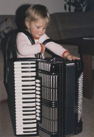 Thomas Haberer als Kind mit Ziehharmonika
