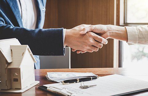 Estate Law — Lawyer & Client Shaking Hands in Lake City, FL Estate Law — Lawyer & Client Shaking Hands in Lake City, FL