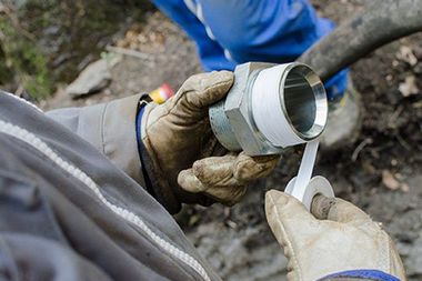 applying plumbing tape