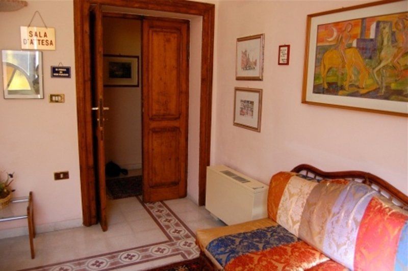 Interno dello studio psichiatrico