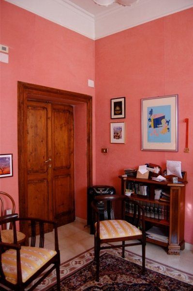 Vista d'angolo dell'interno dello studio