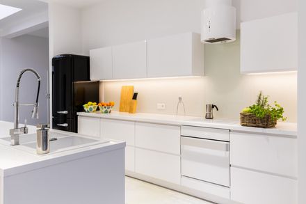 White kitchen installation