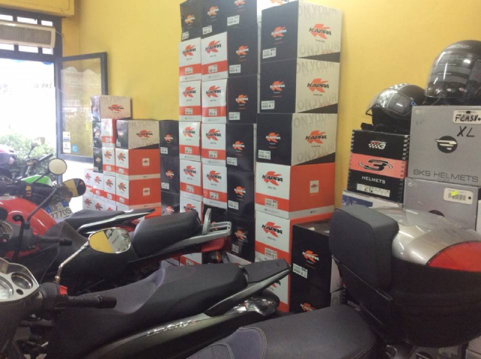 Interno negozio moto