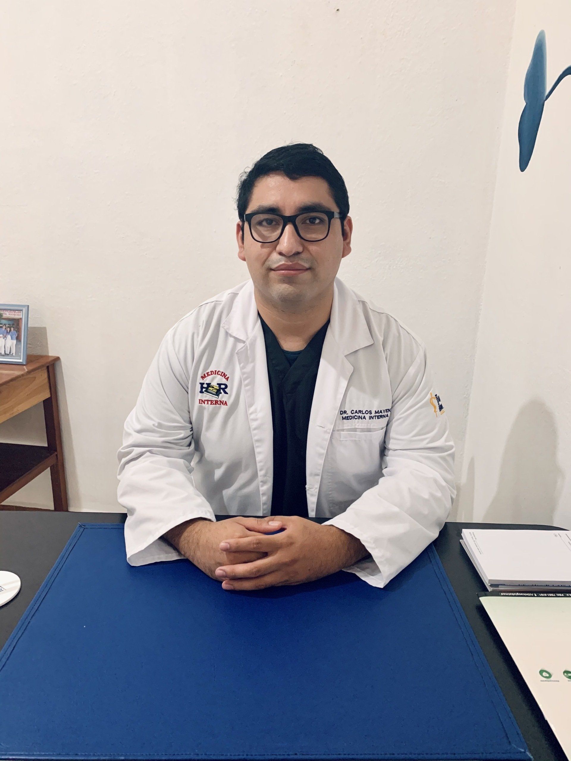 Dr Carlos Mayén