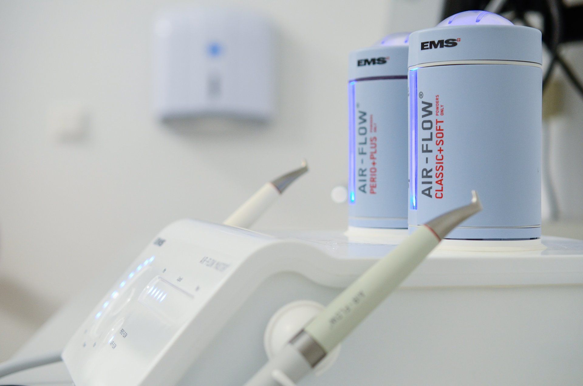 Pulverstrahlgerät für die gründliche Zahnreinigung Pulverstrahlgerät für die gründliche Zahnreinigung