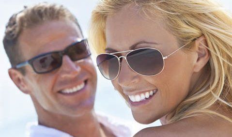 Schöne und helle Zähne: Mehr Spaß am Leben mit Veneers Schöne und helle Zähne: Mehr Spaß am Leben mit Veneers