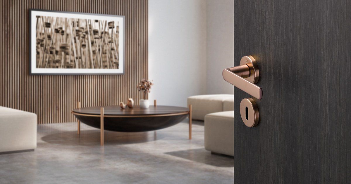 porta con maniglia oro rosa