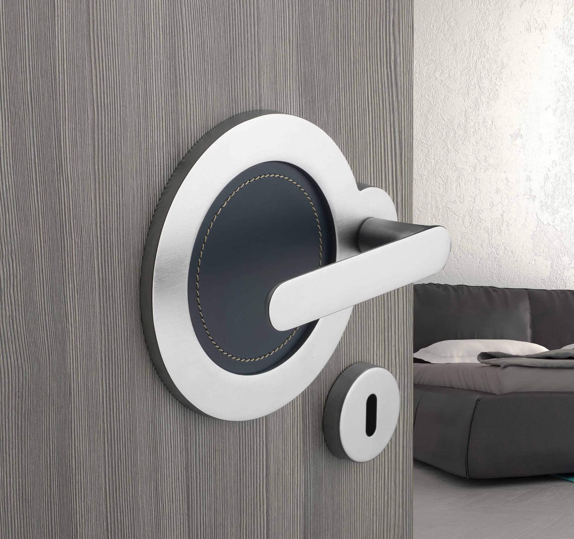 porta effetto legno con serratura in acciaio