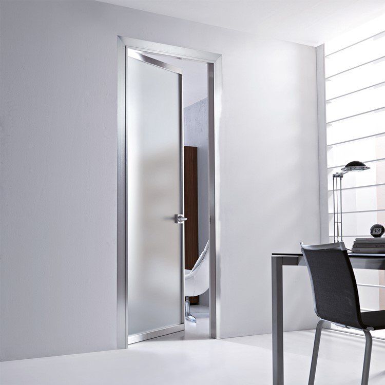 Porta linea vetro-alluminio aperta