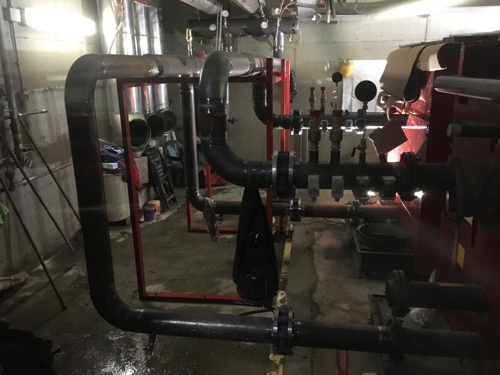 Tubature di un impianto di climatizzazione industriale a Torino