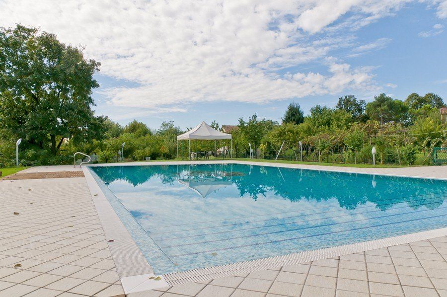piscina pubblica rettangolare