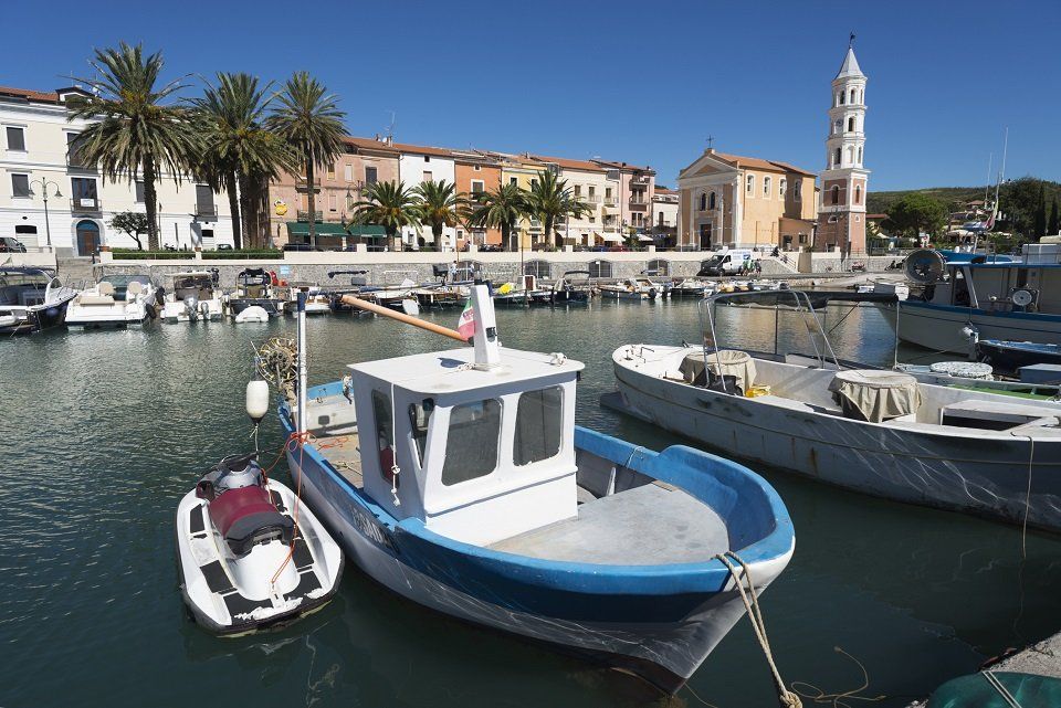 Imbarcazione di pescatori tipica locale