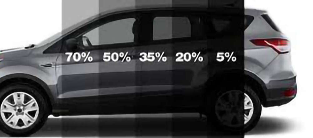 Voiture avec des pourcentages différents de films solaire