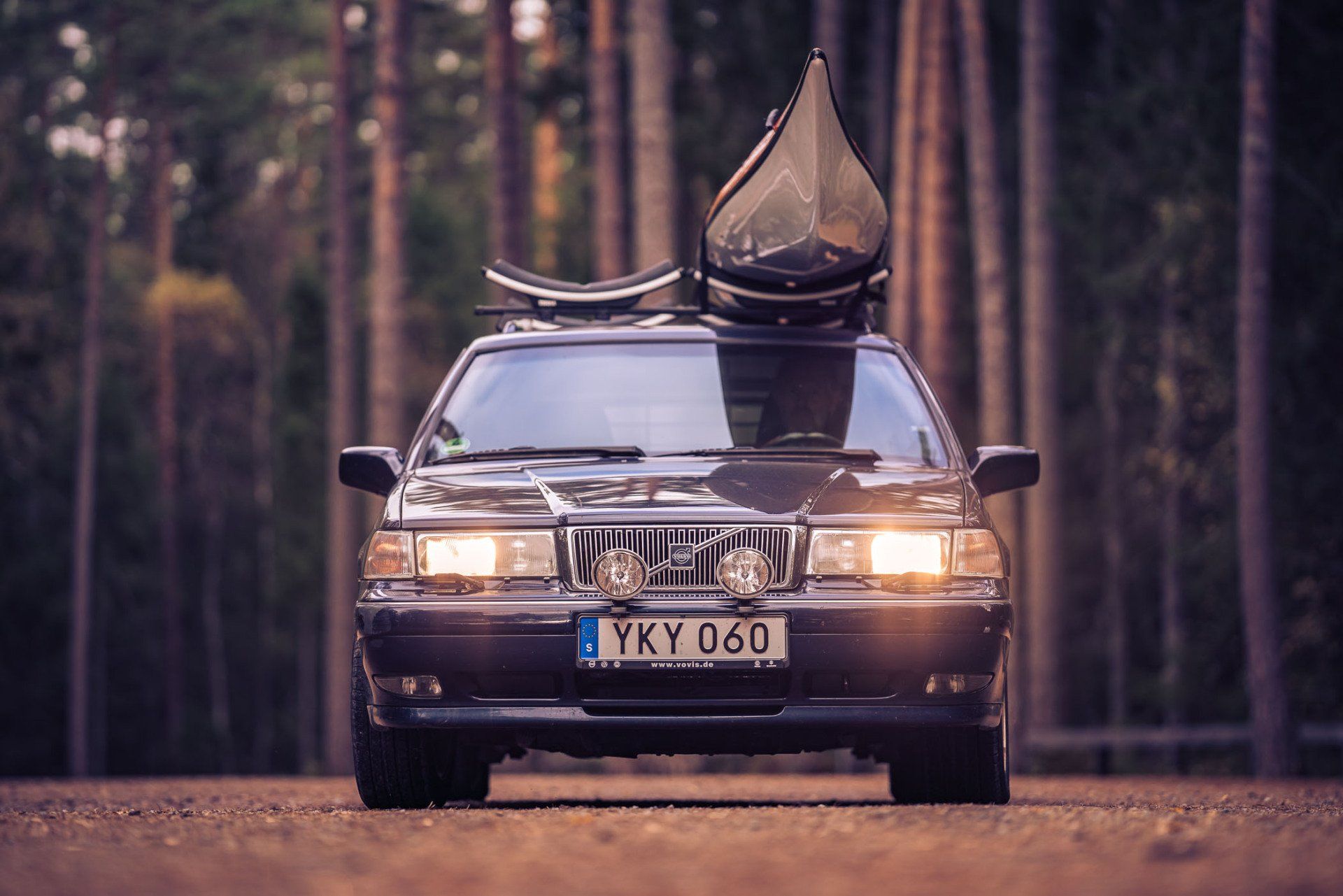 Volvo med kanot
