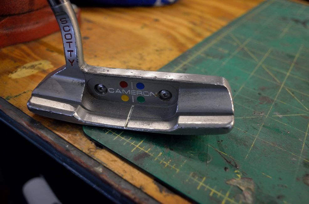 broken golf club