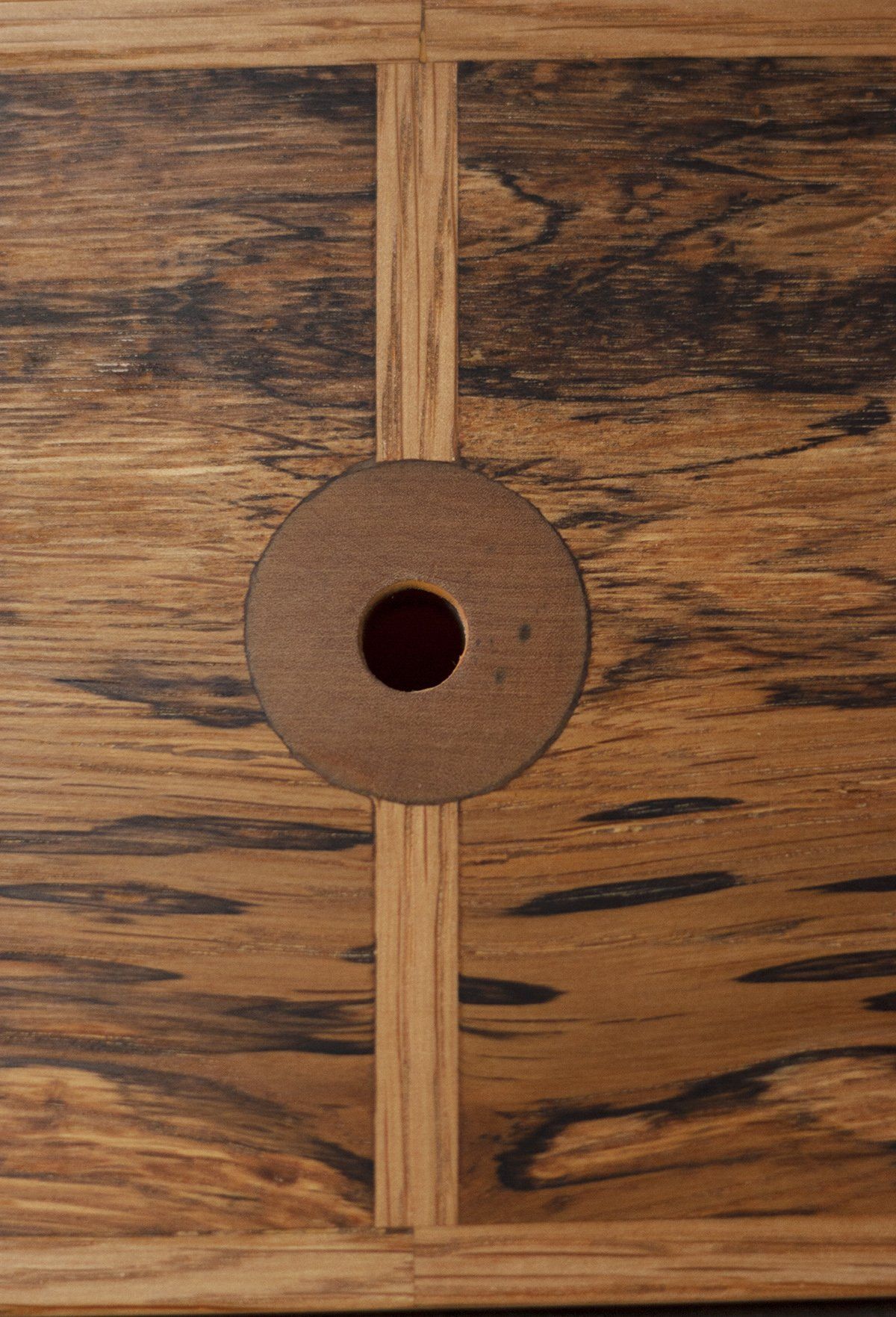 Sides adjoining at bottom with shucking knife strap post seat.