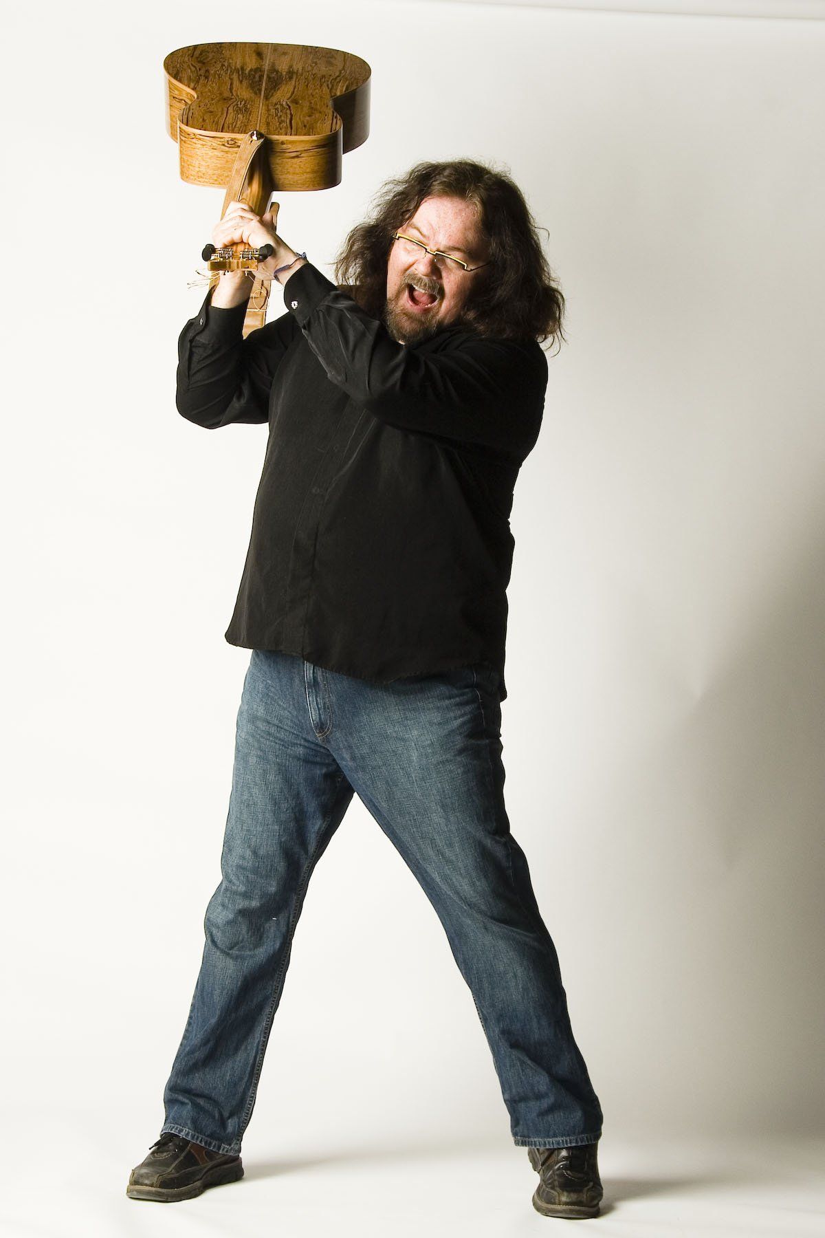 Guitarist Don Ross mimicking guitar-smashing motion with Voyageur at the Orangeville Opera House, January 20, 2007.
