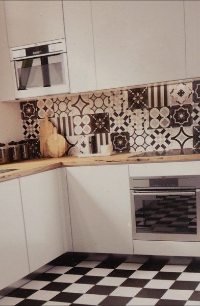 cucina con piastrelle