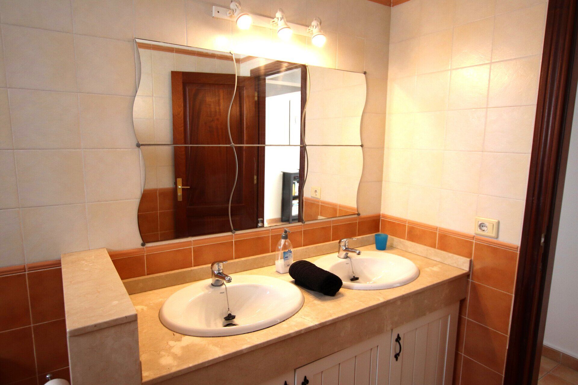 A bathroom with two sinks and a mirror