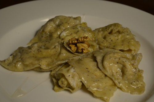 dei ravioli al sugo di noce