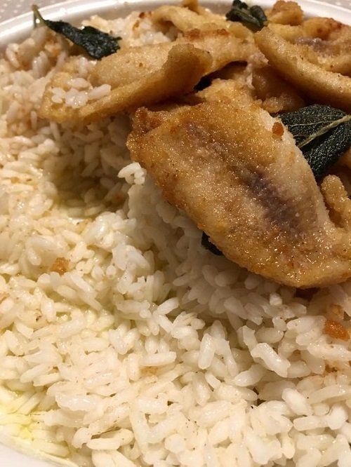 dei filetti di pesce e del riso