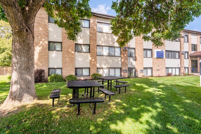 Lakeview-Exterior
