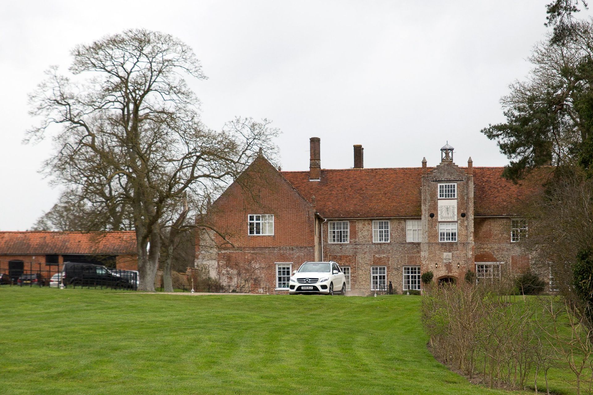 wedding photographers suffolk norfolk lowestoft bruisyard hall barn