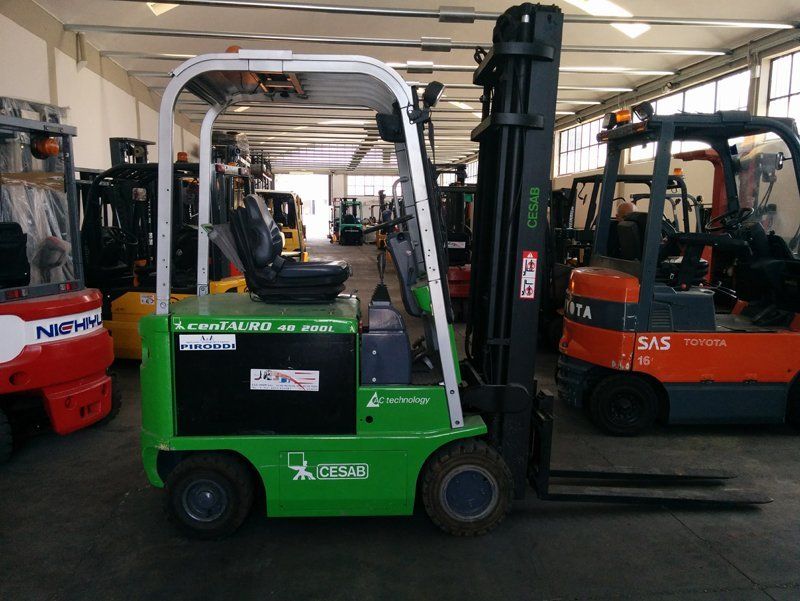 Carrello elevatore usato color verde, marca Centauro, in provincia di Prato