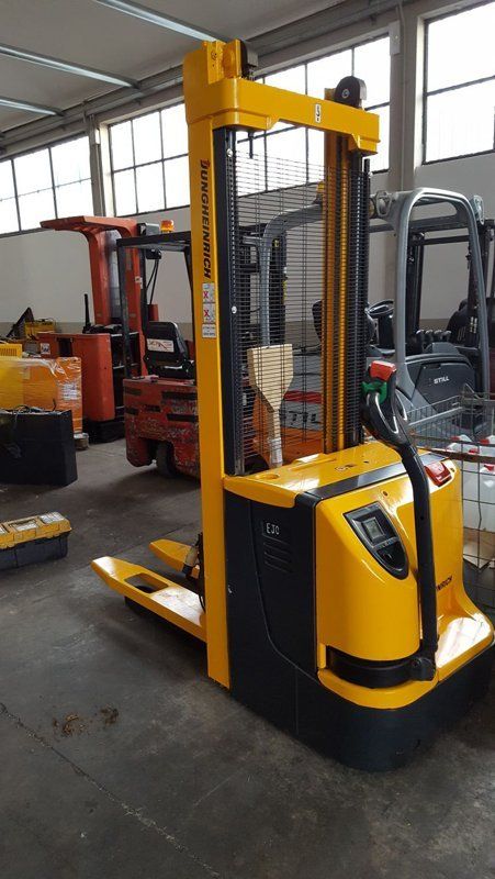 elevatore elettrico Jungheinrich