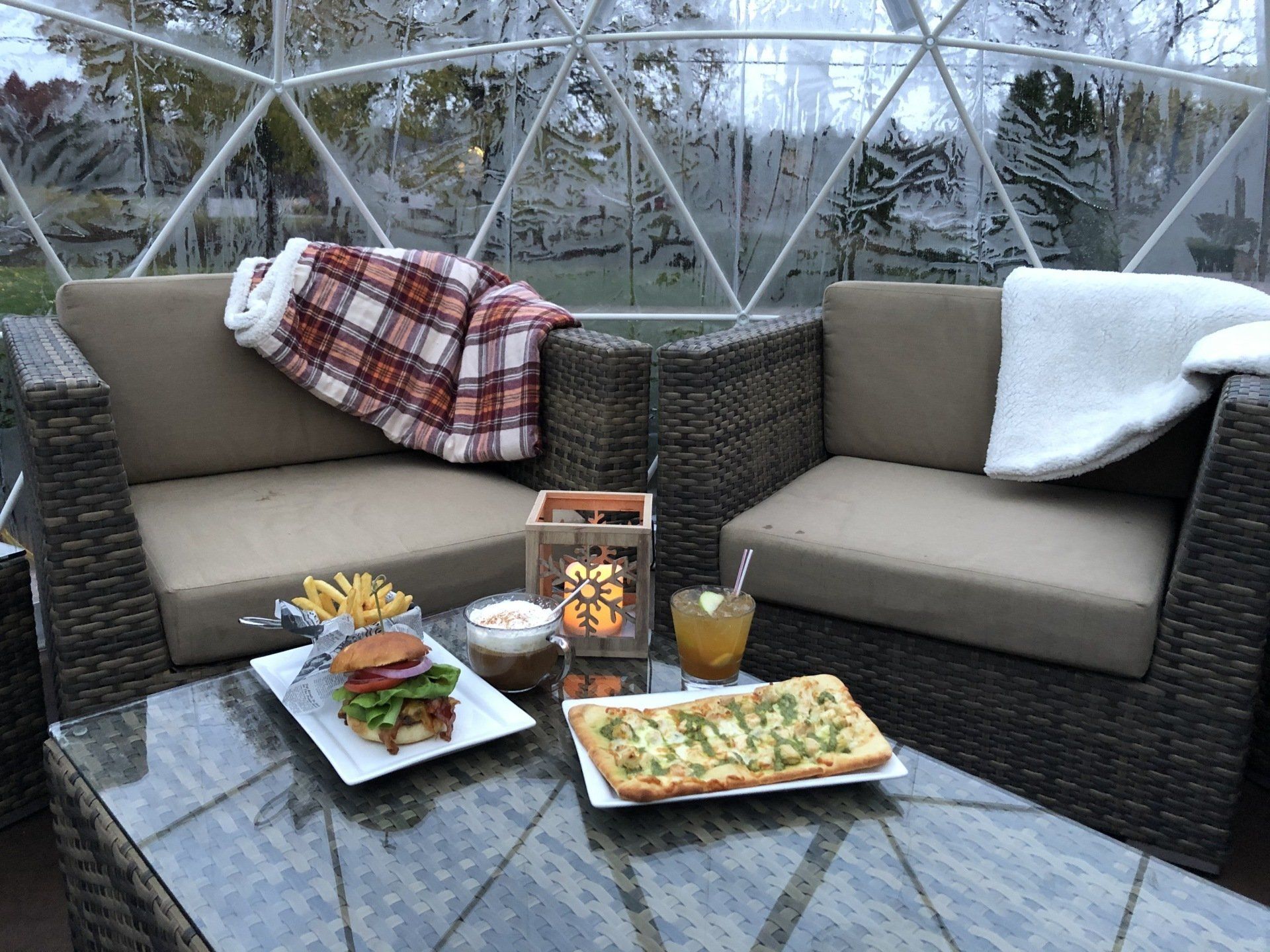 OUTDOOR IGLOOS seating