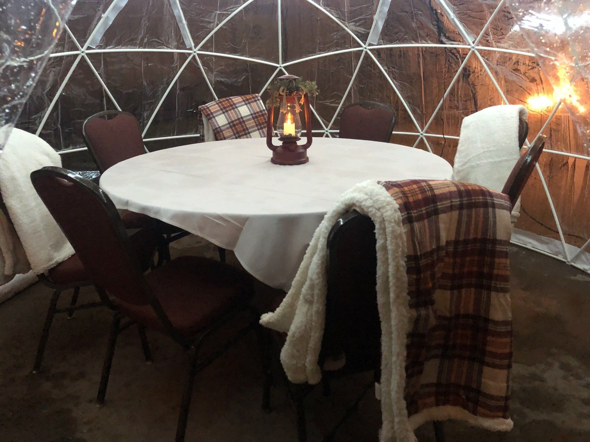 OUTDOOR IGLOO dining