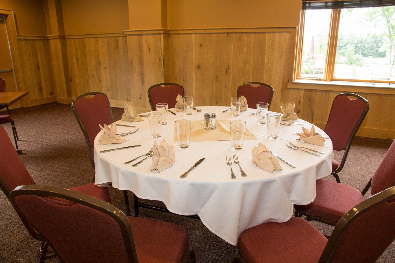 Lakeside Room 2