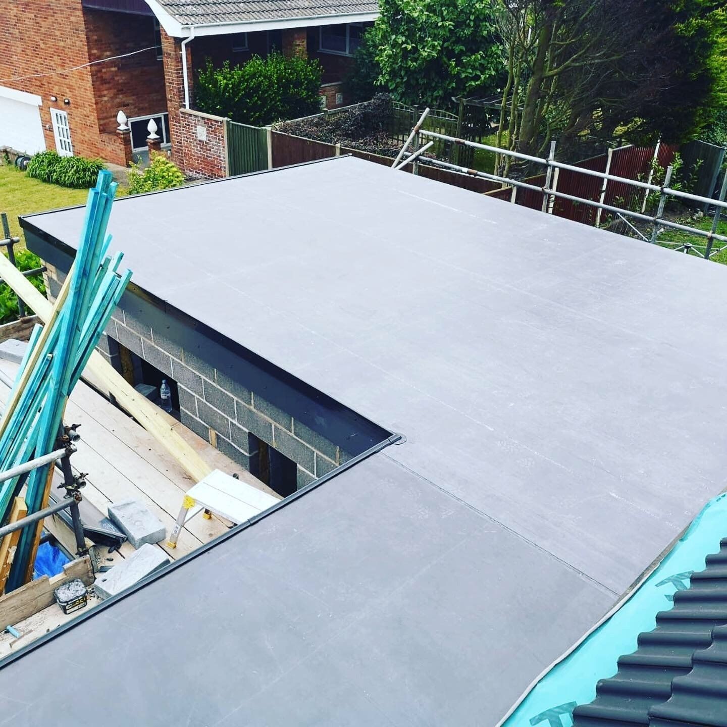 a roof that is being built with scaffolding around it