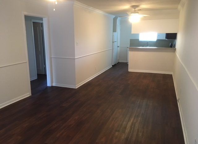 1043 Ashland St.