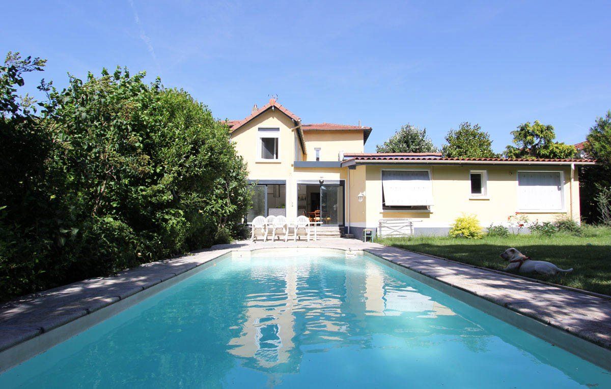 Maison rénovée avec piscine