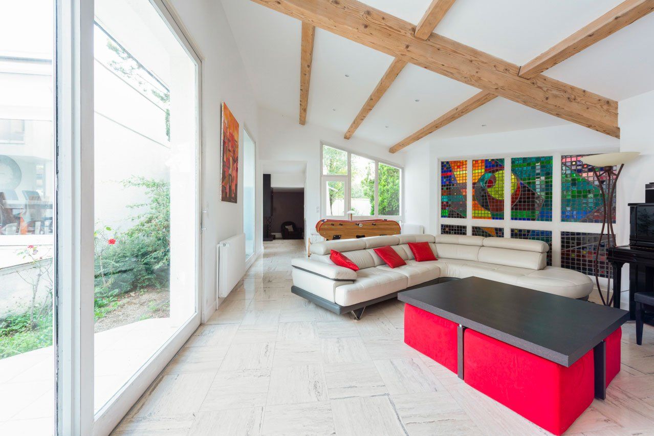 Sélection de mobilier dans une maison rénovée
