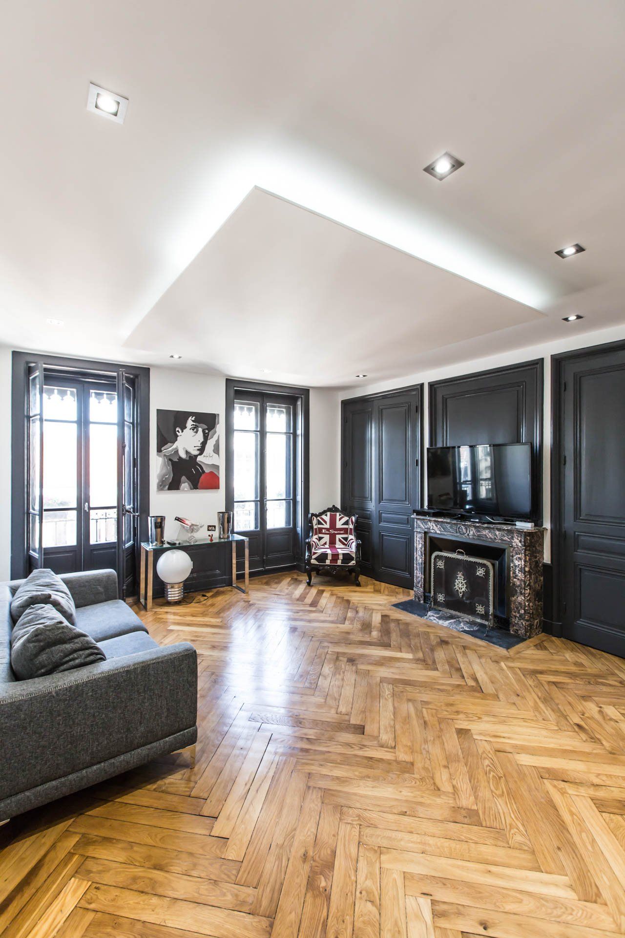 Décoration du salon rénové avec mobilier