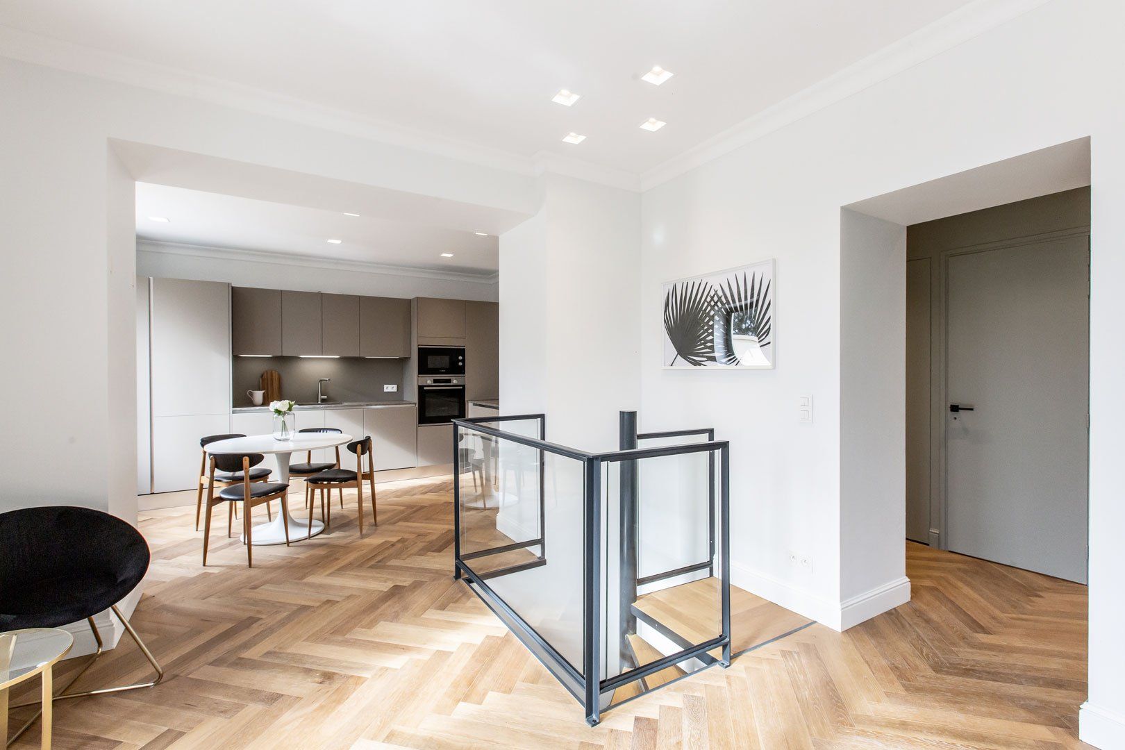 Ouverture pour escalier en acier noir