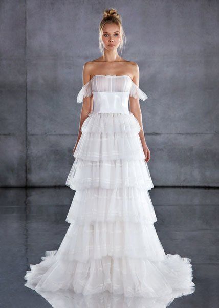 abito da sposa con maniche scese
