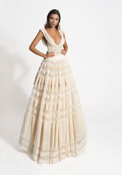 abito da sposa avorio senza maniche con scollatura a v