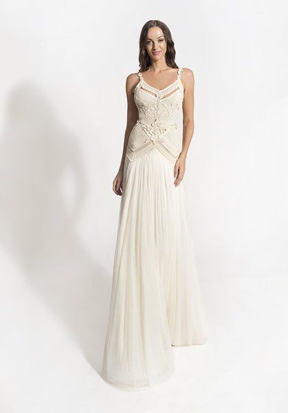abito da sposa color avorio chiaro senza maniche